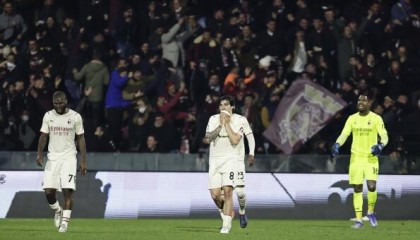  萨勒尼塔纳防守反击奏效，弱旅爆冷掀翻豪门