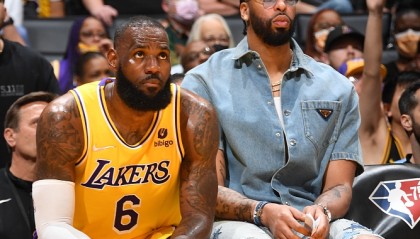  锡安脚踝扭伤预计缺席两周常规赛  