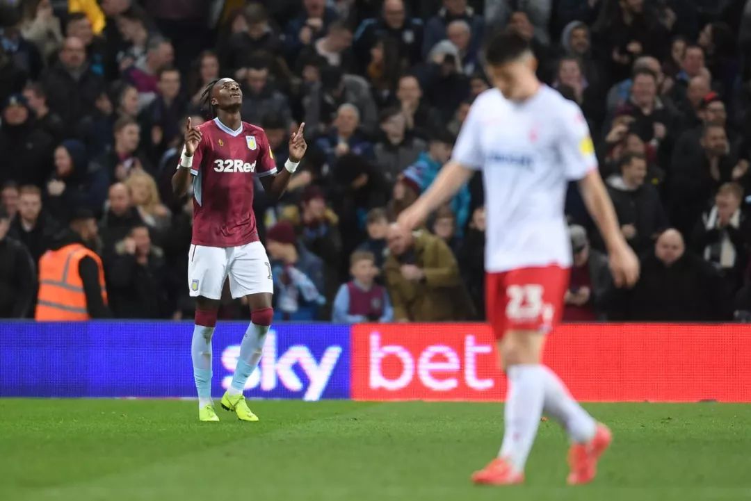  比勒菲尔德保级生死战顽强战平收获一分