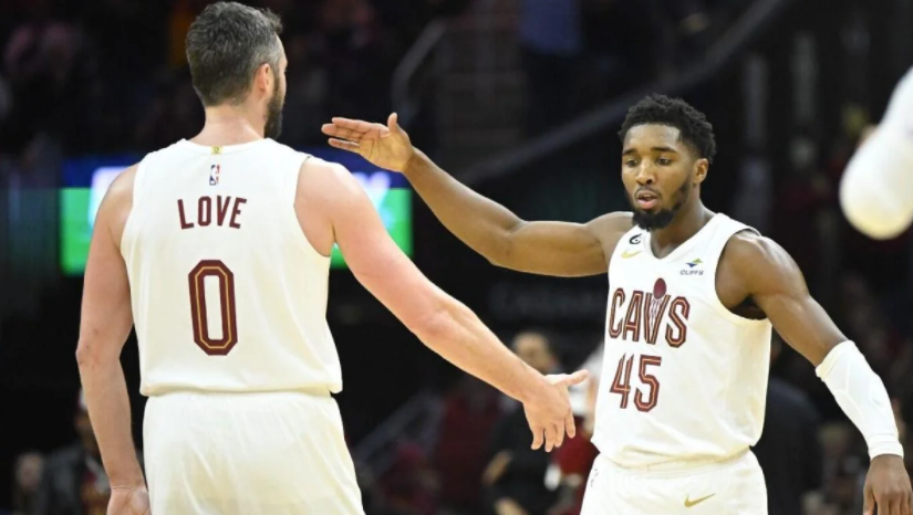  米切尔三分箭雨穿心骑士击败尼克斯夺三连胜  