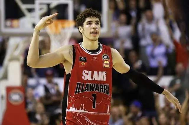 开云- 黄蜂三球赛季报销，拉梅洛家族投资电竞战队  